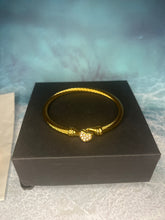 Load image into Gallery viewer, Gold Bangle w/ RhinestoneHeart
