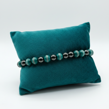 Load image into Gallery viewer, Beaded Bracelet with Green and Hematite Beads
